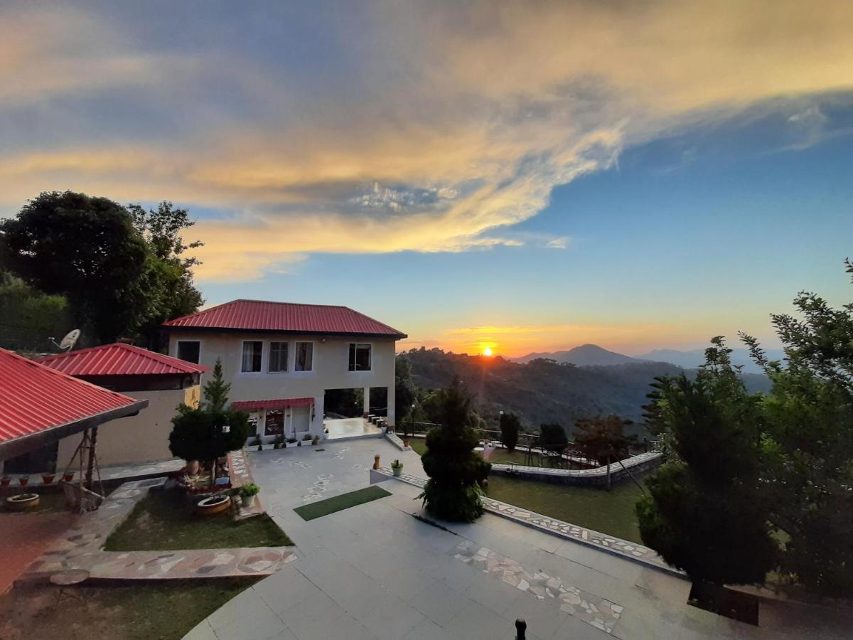 Mist N Meadows Resort Rājgarh Exteriér fotografie